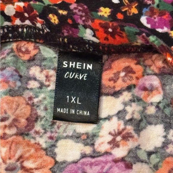 Floral off the shoulder ruffled top 1X - Picture 4 of 5